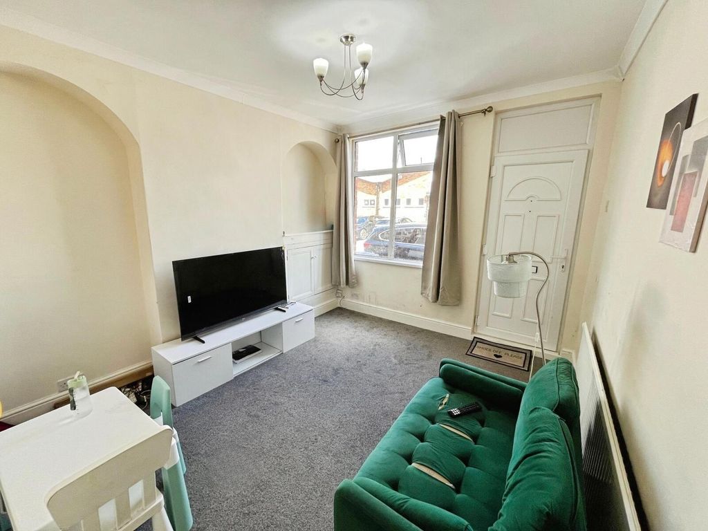 Property photo 2 of 11 Lounge