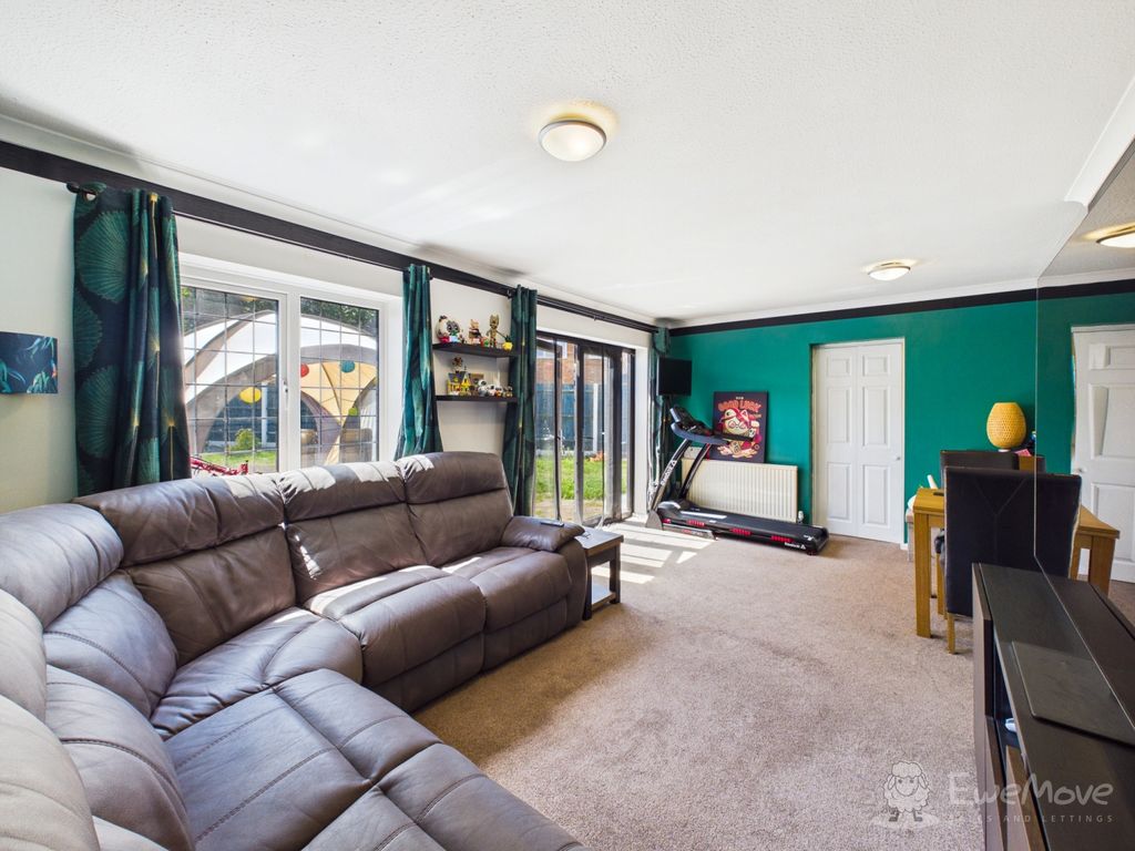Property photo 3 of 17 Cam03624G0-Pr0234-Still010
