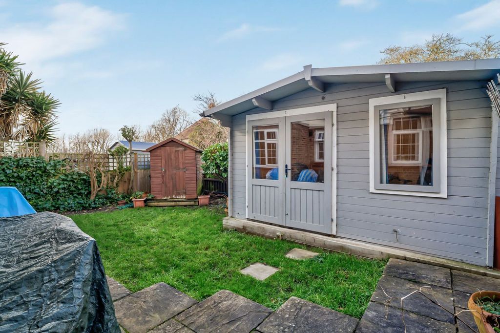 Property photo 2 of 8 Picture No. 16