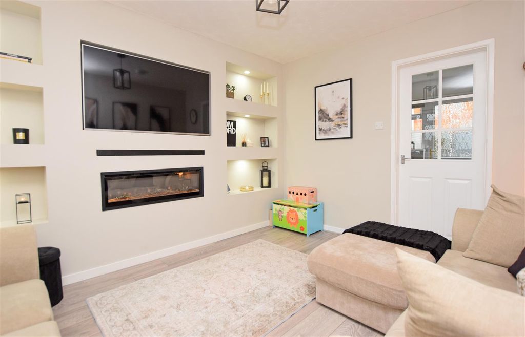 Property photo 3 of 19 Lounge.Jpg