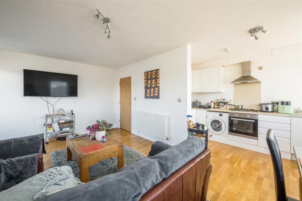 Property photo 3 of 12 F1, 253 Portland Road -7.Jpg