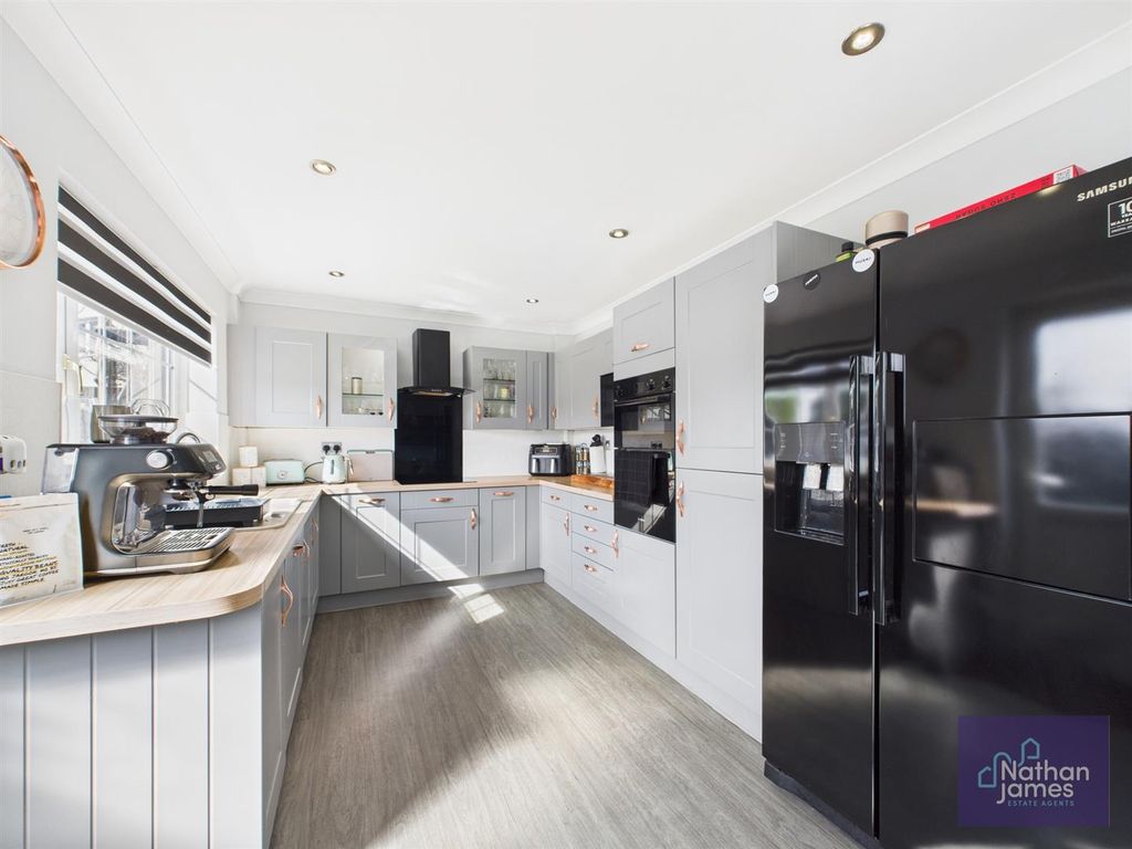 Property photo 2 of 23 Kitchen