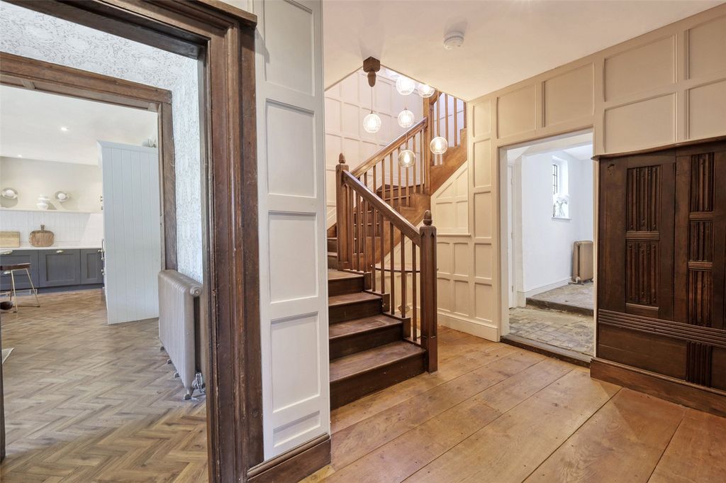 Property photo 3 of 24 Entrance Hall