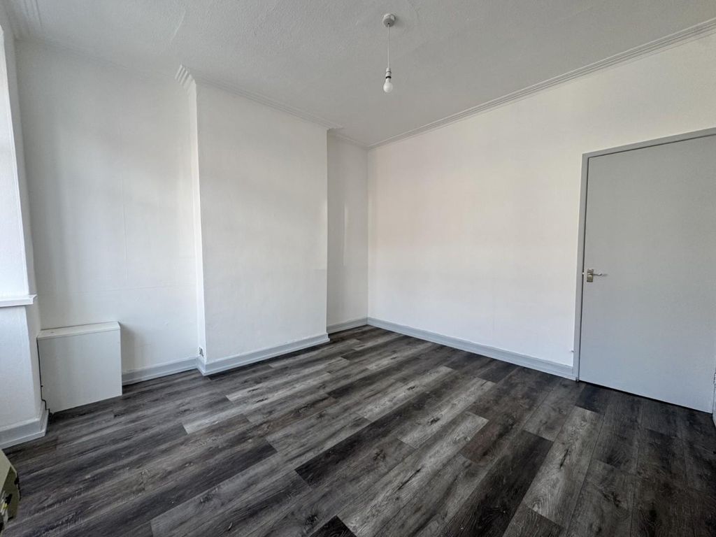 Property photo 3 of 11 8.Jpg
