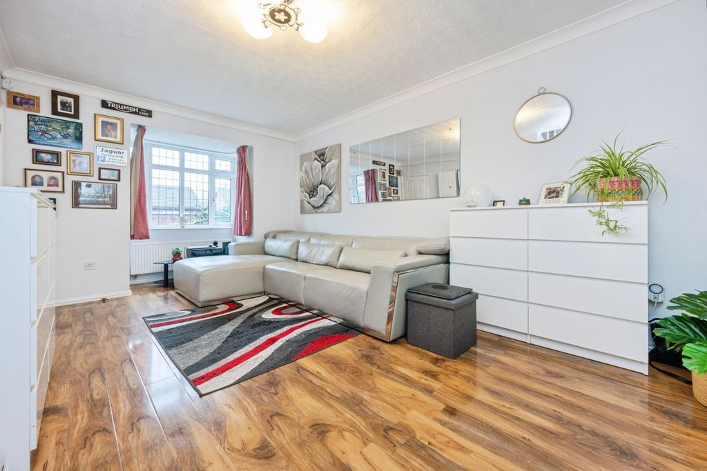 Property photo 3 of 25 Lounge