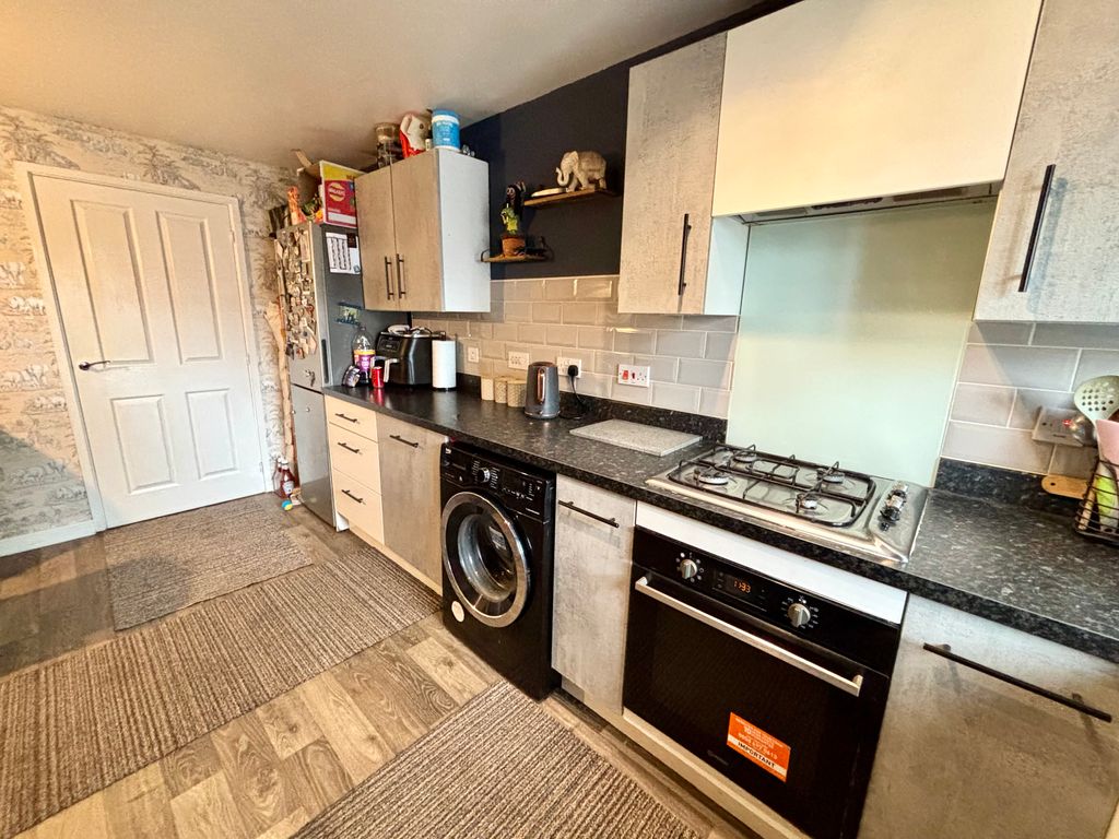 Property photo 3 of 26 Kitchen