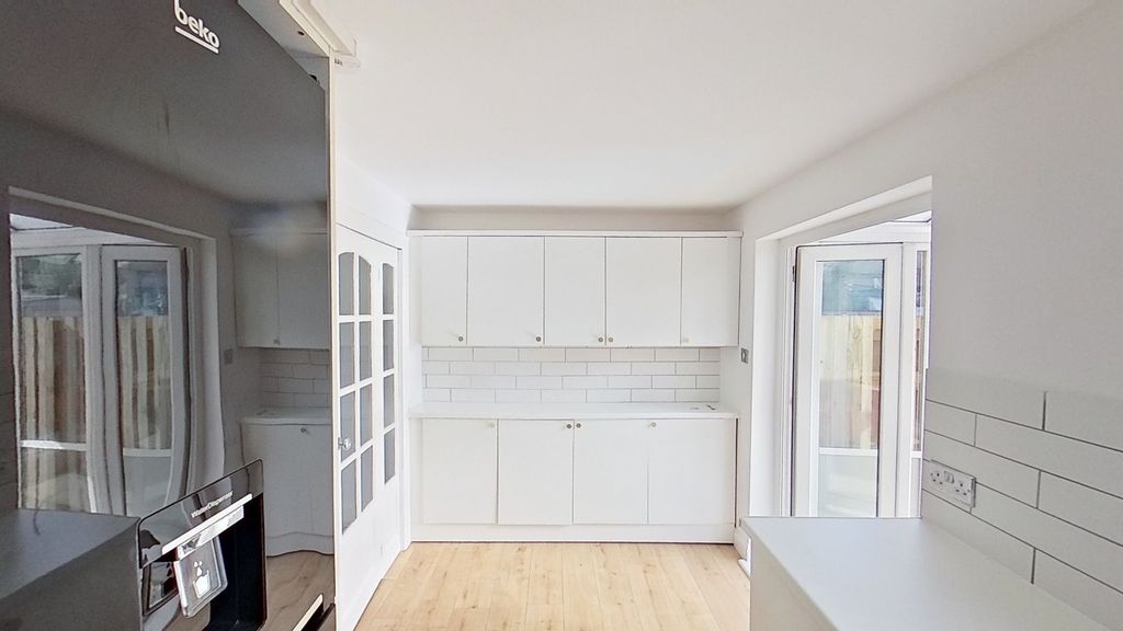 Property photo 3 of 17 Photo 3