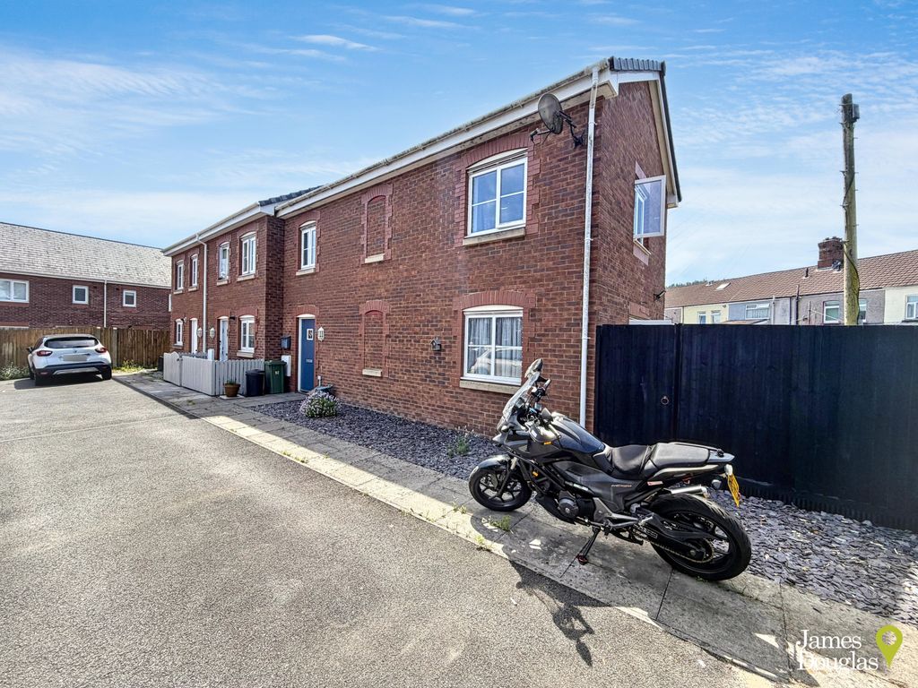 Property photo 2 of 18 Front2