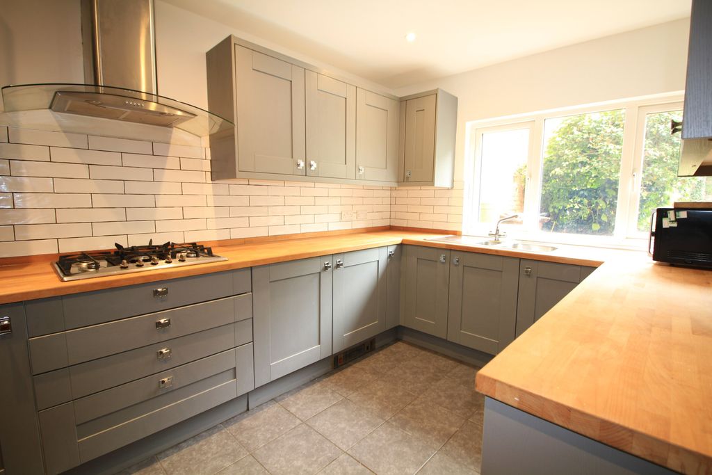 Property photo 3 of 25