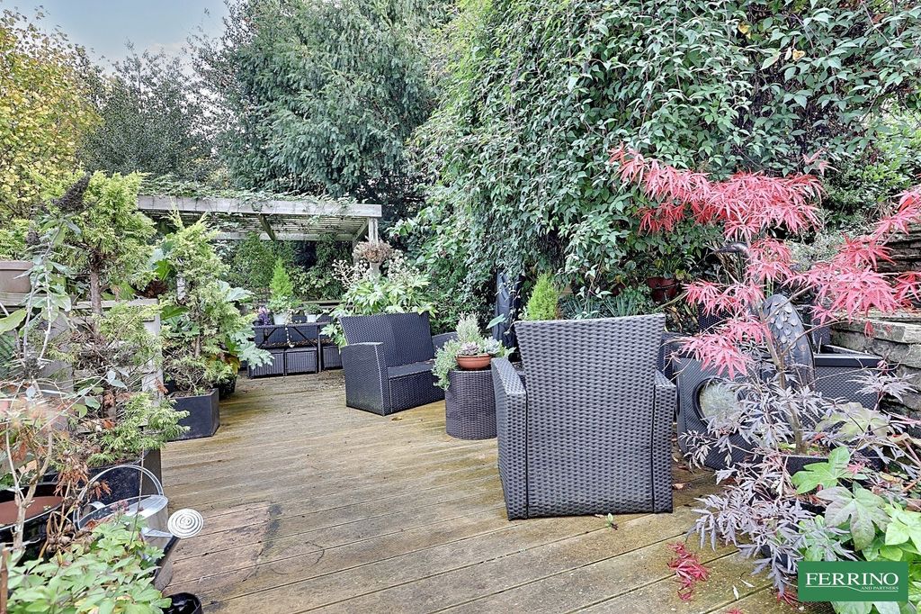 Property photo 2 of 27 Garden