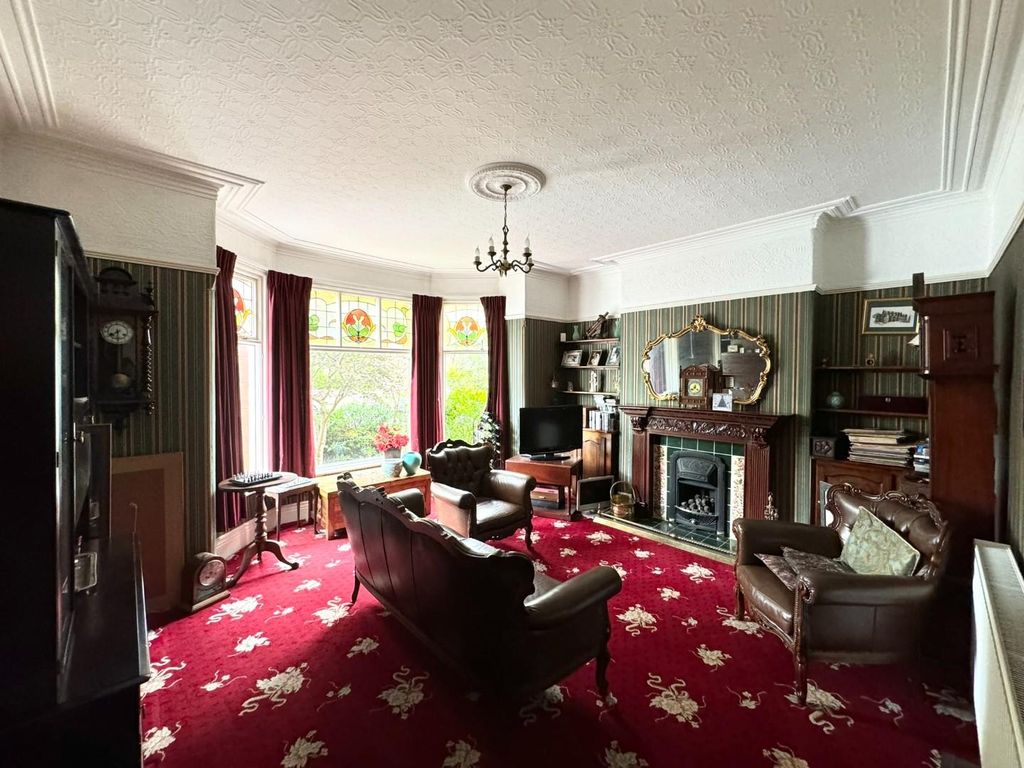 Property photo 2 of 27