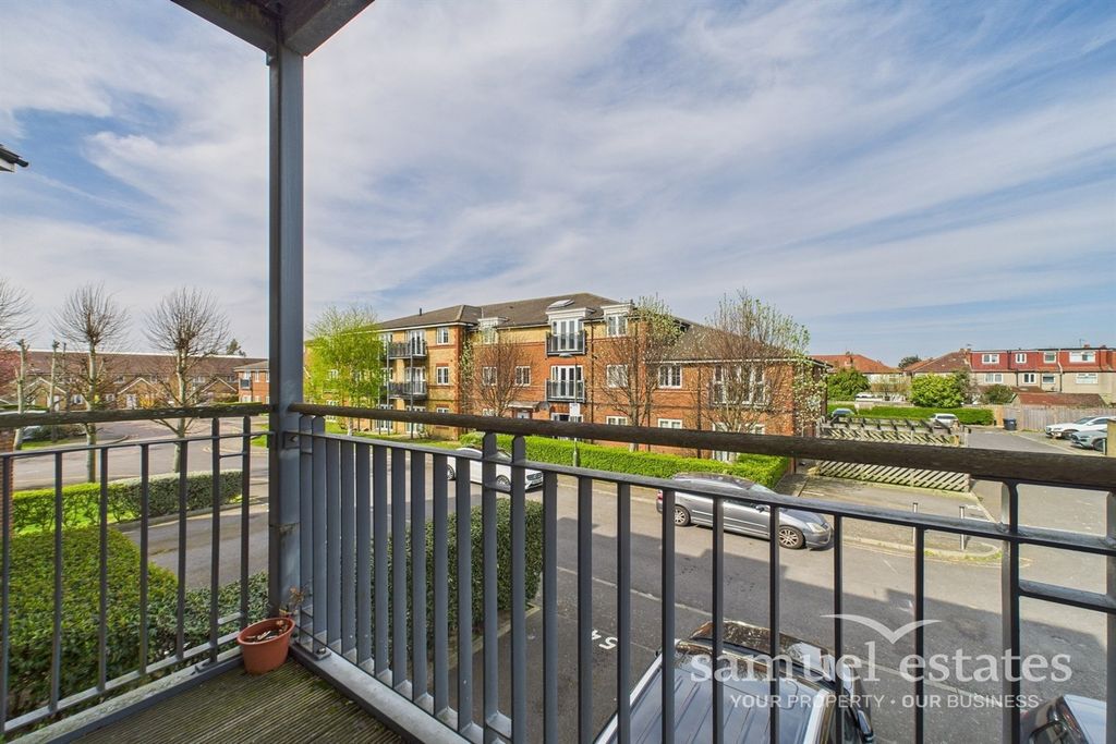 Property photo 2 of 11 Balcony