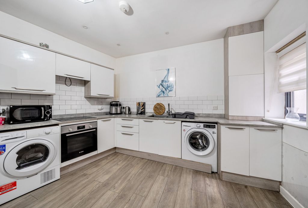 Property photo 3 of 14 1409398-7-6985d87...