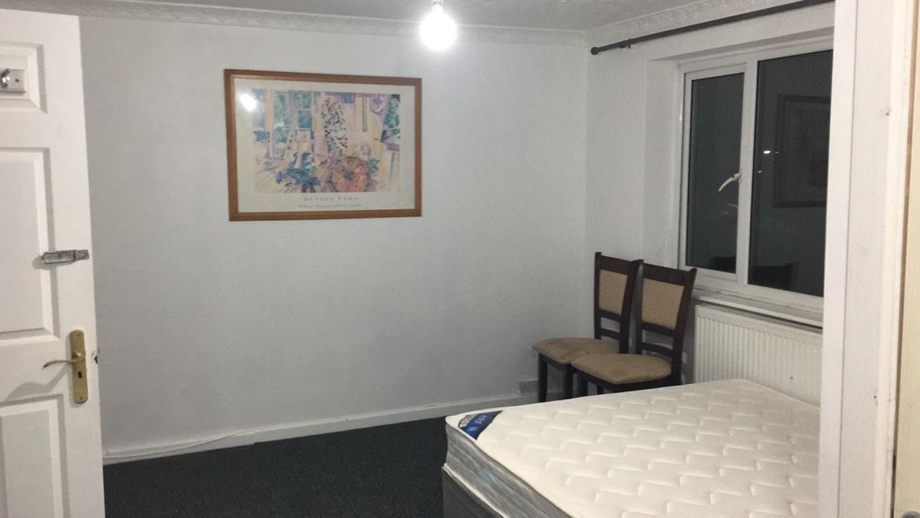 Property photo 1 of 4 Studio Flat Furnished Studio Flat