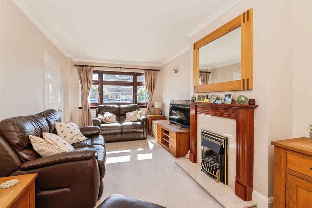 Property photo 3 of 18
