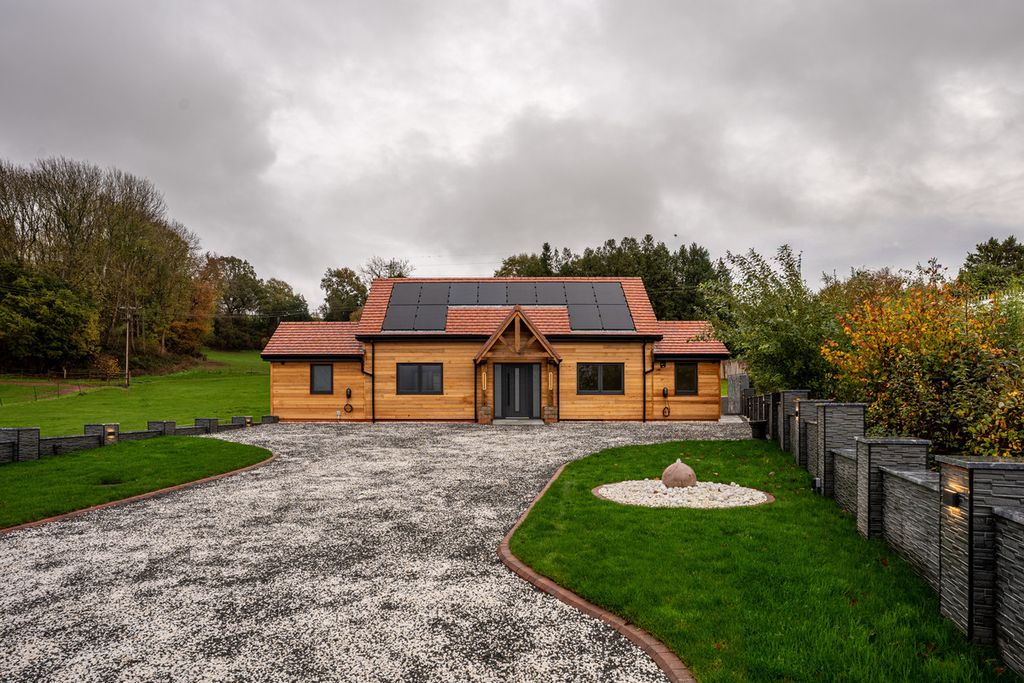 Property photo 1 of 28