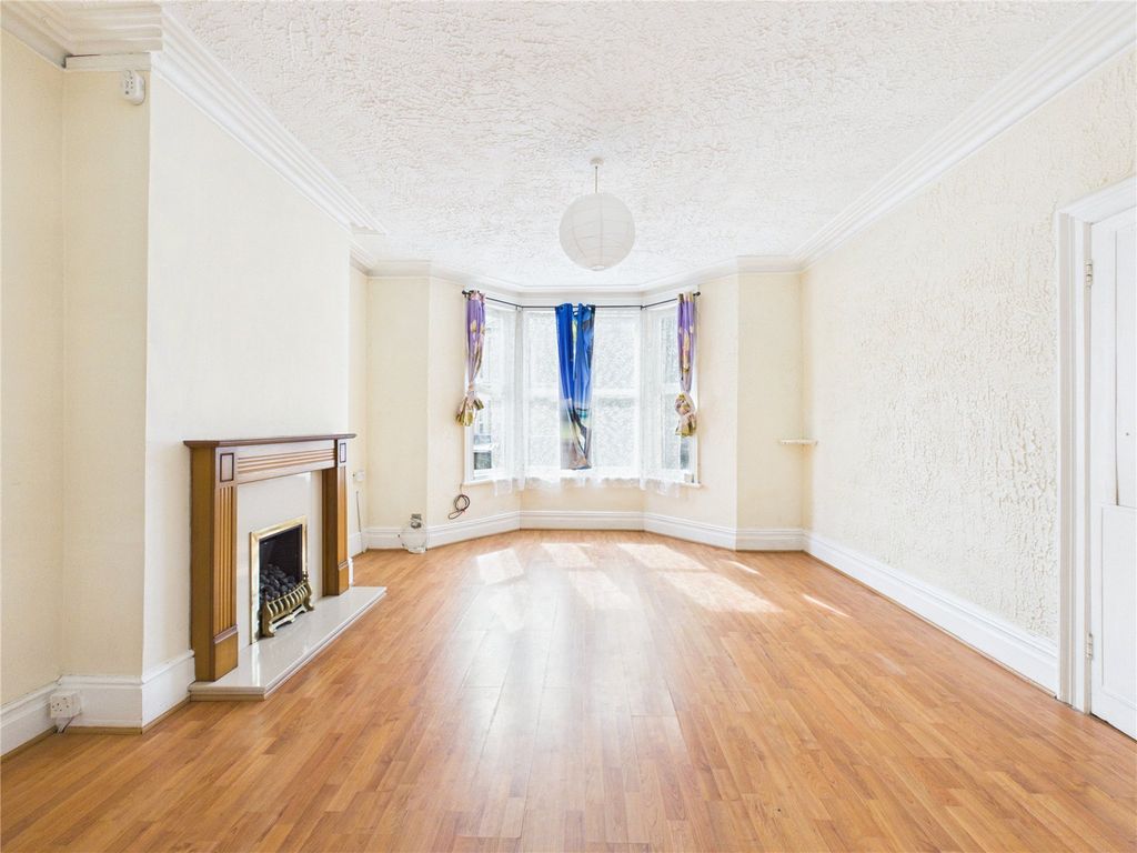 Property photo 1 of 17 Picture No. 05