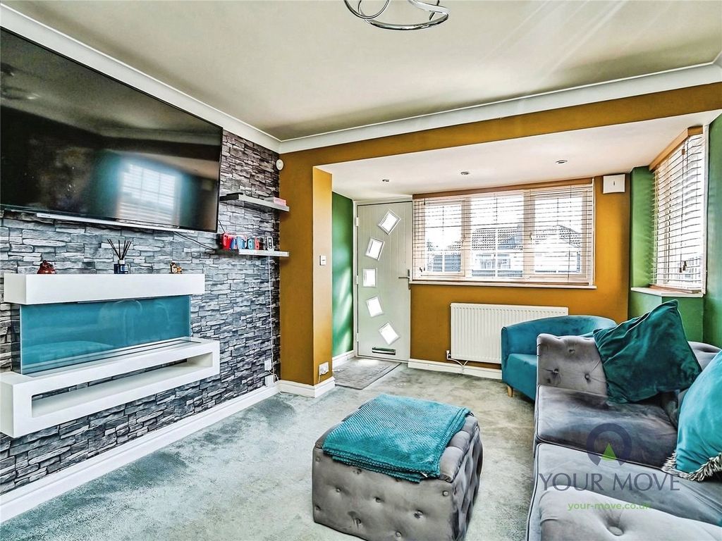 Property photo 3 of 19 Lounge