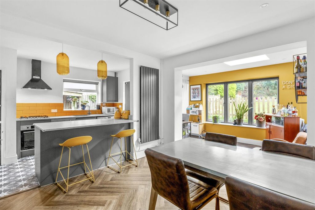 Property photo 3 of 12 Kitchen Diner