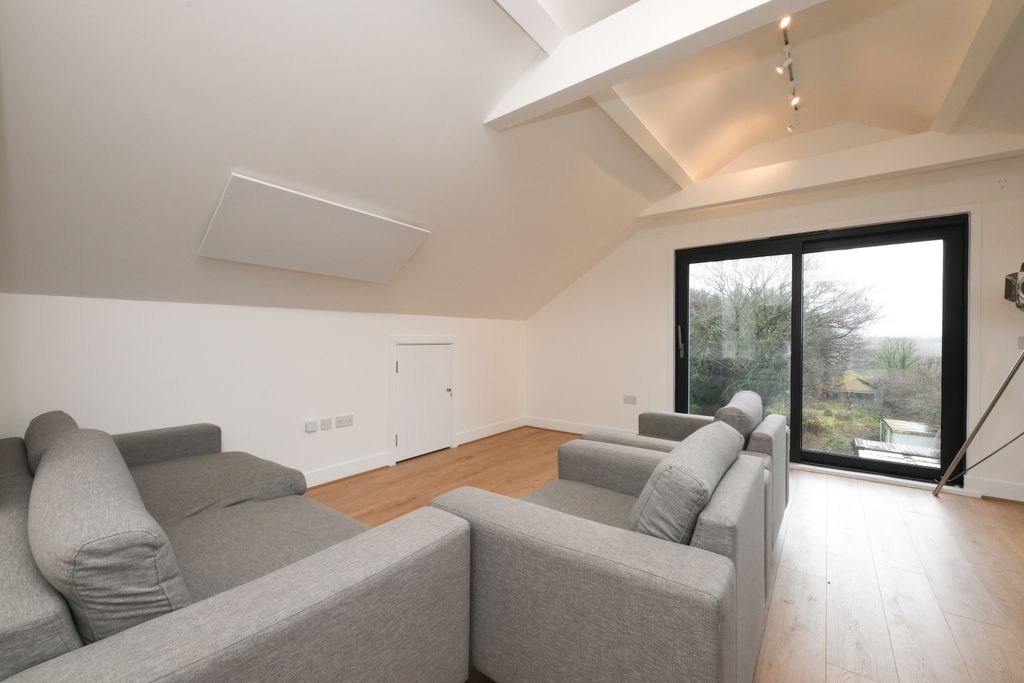 Property photo 2 of 17 Image 2