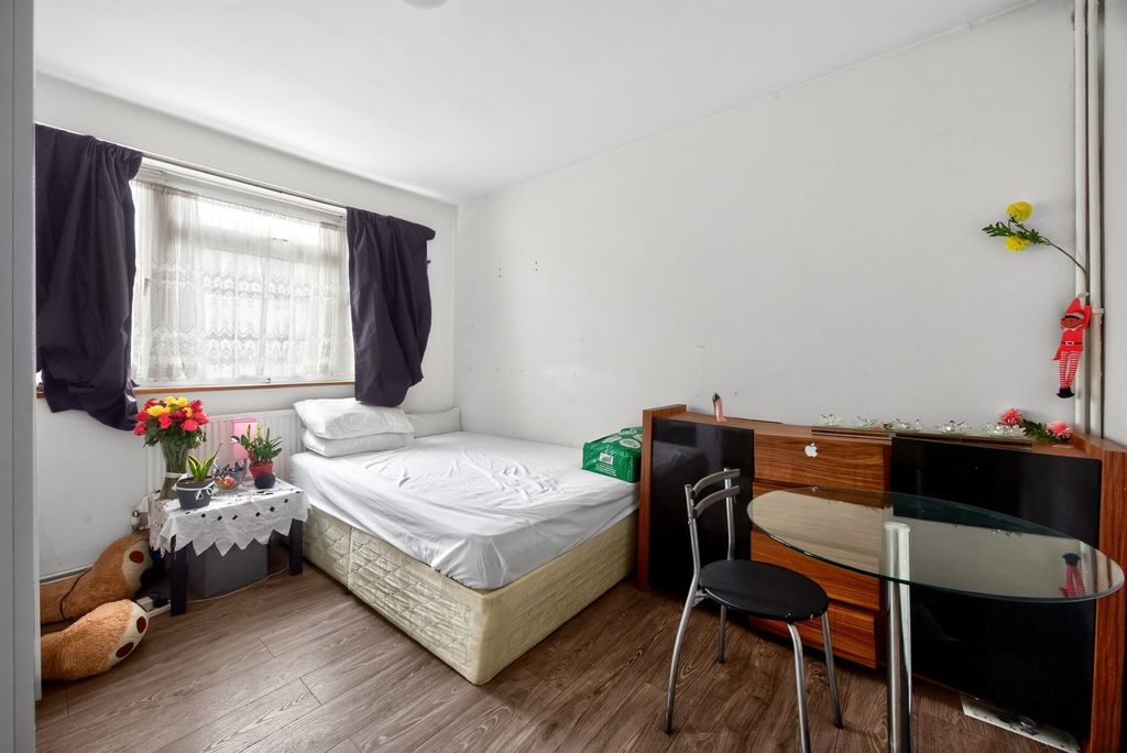 Property photo 2 of 37