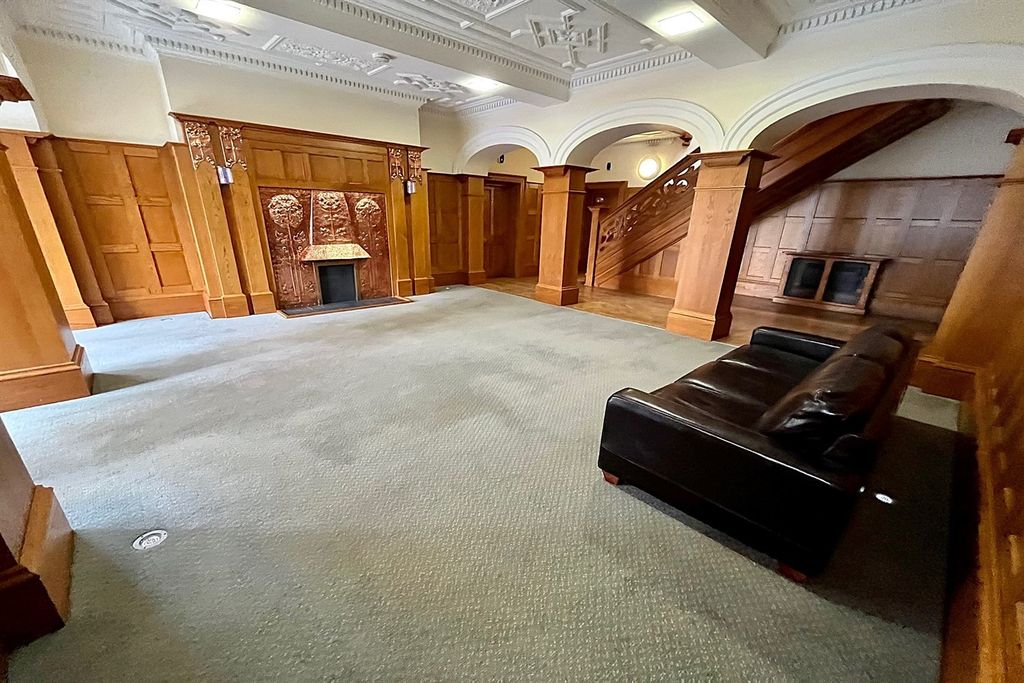 Property photo 3 of 17 Communal Hall