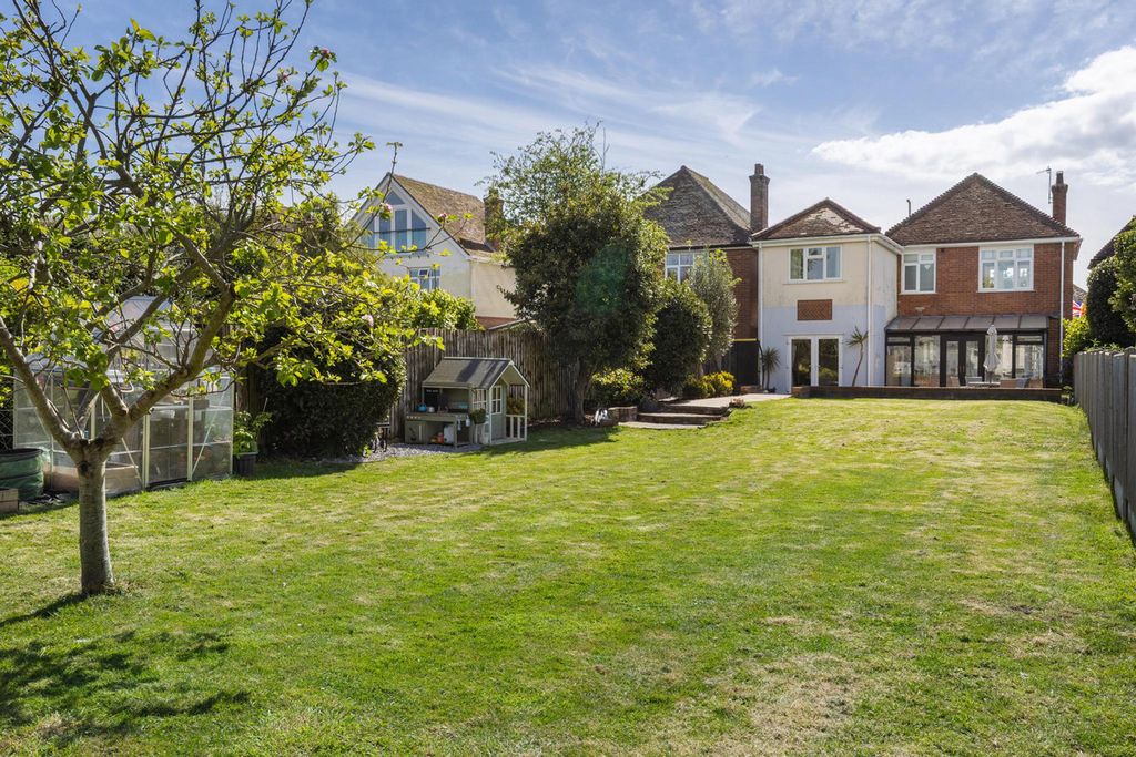 Property photo 2 of 24