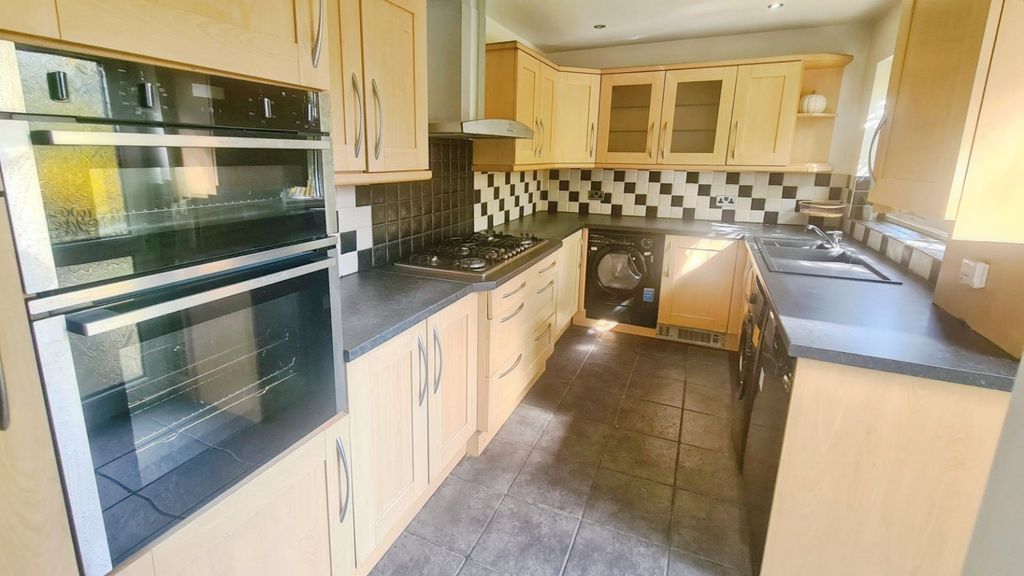 Property photo 2 of 16 Picture No. 39
