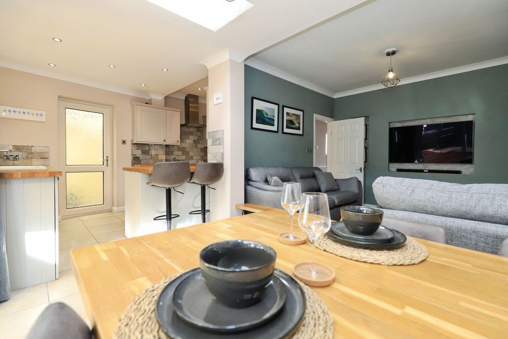 Property photo 3 of 15 Kitchen/Dining Room