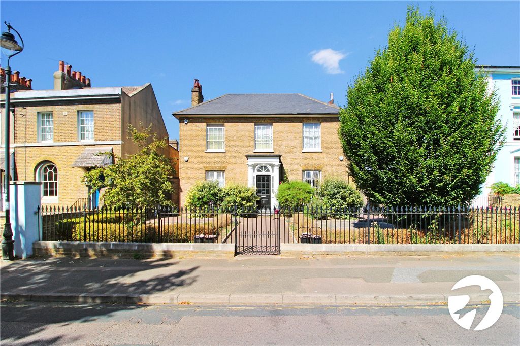 Property photo 1 of 4 External