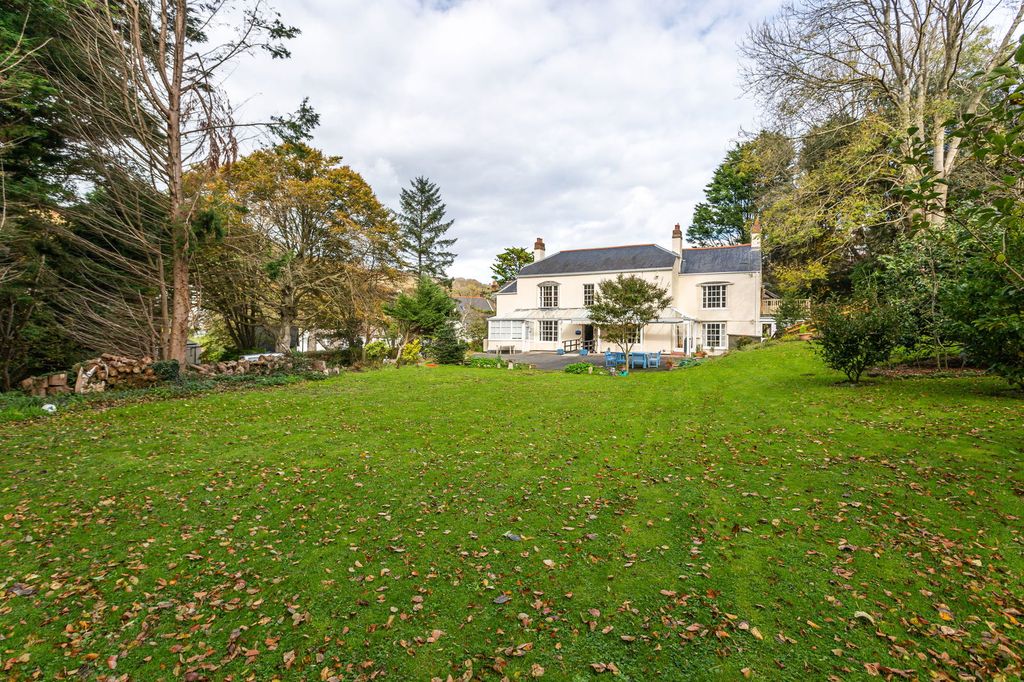 Property photo 2 of 43