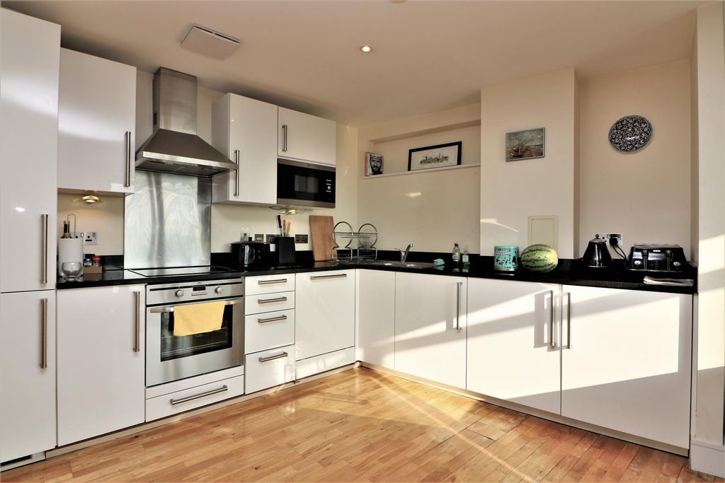 Property photo 2 of 12 Parkview Apartments (2).Jpg