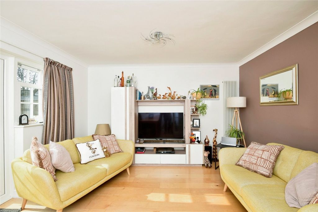 Property photo 2 of 35 Picture No. 16