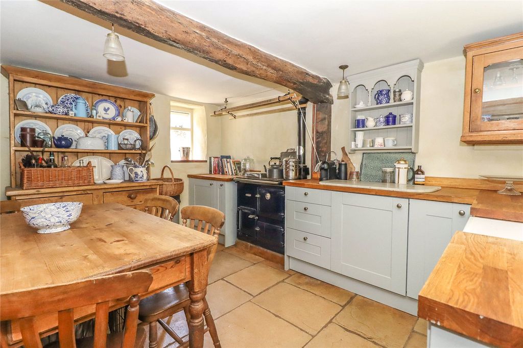 Property photo 3 of 16 Picture No. 10