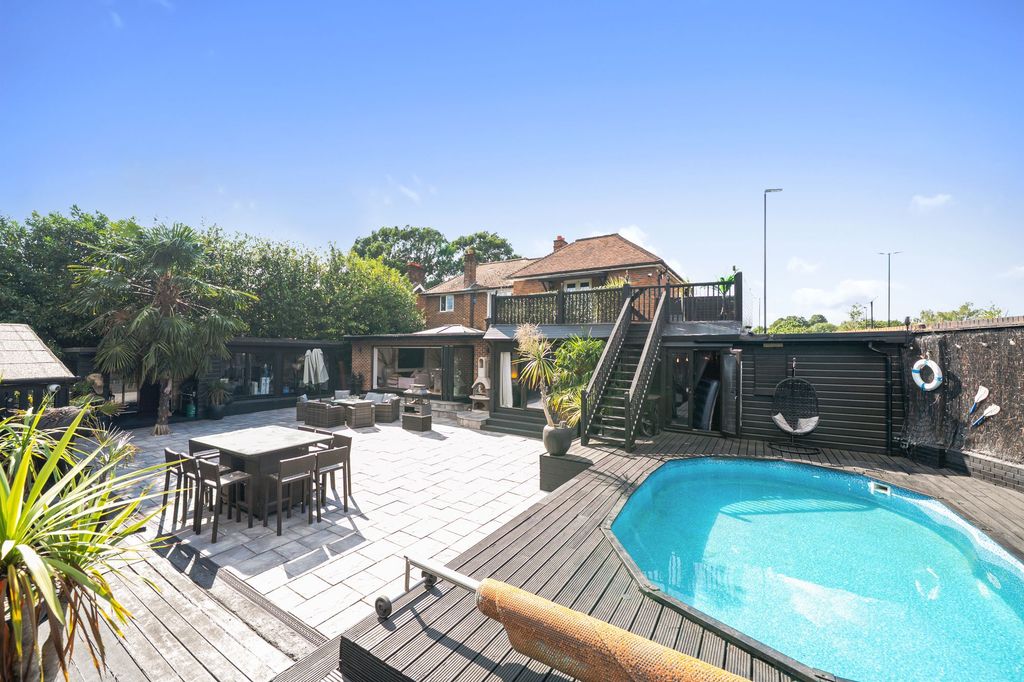 Property photo 2 of 54