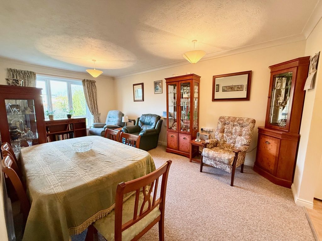 Property photo 2 of 9 Lounge