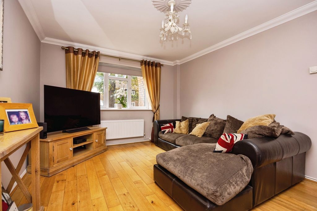 Property photo 3 of 17 Photo