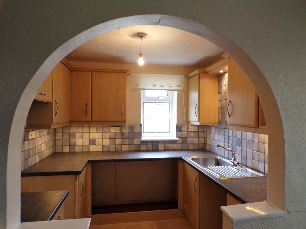 Property photo 2 of 6 Kitchen