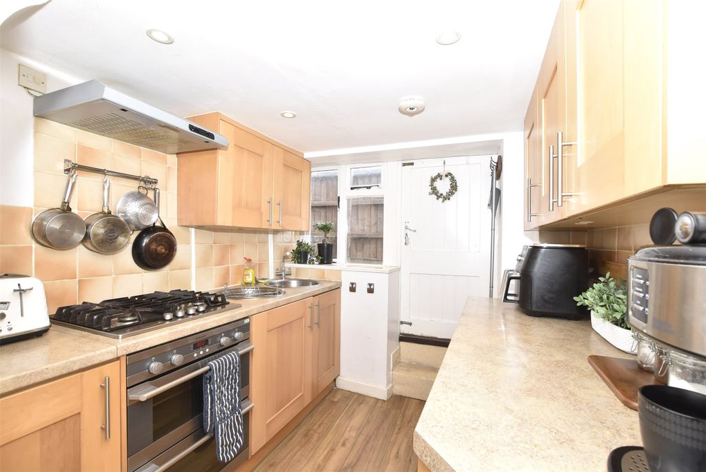 Property photo 3 of 9 Kitchen
