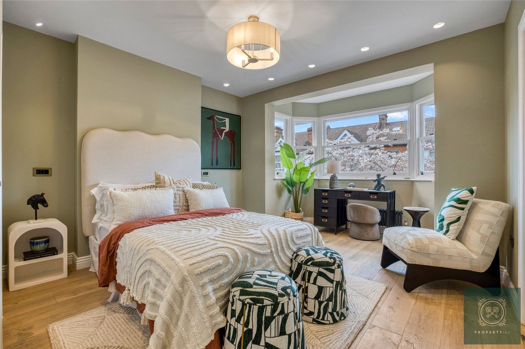 Property photo 2 of 20 Principal Bedroom