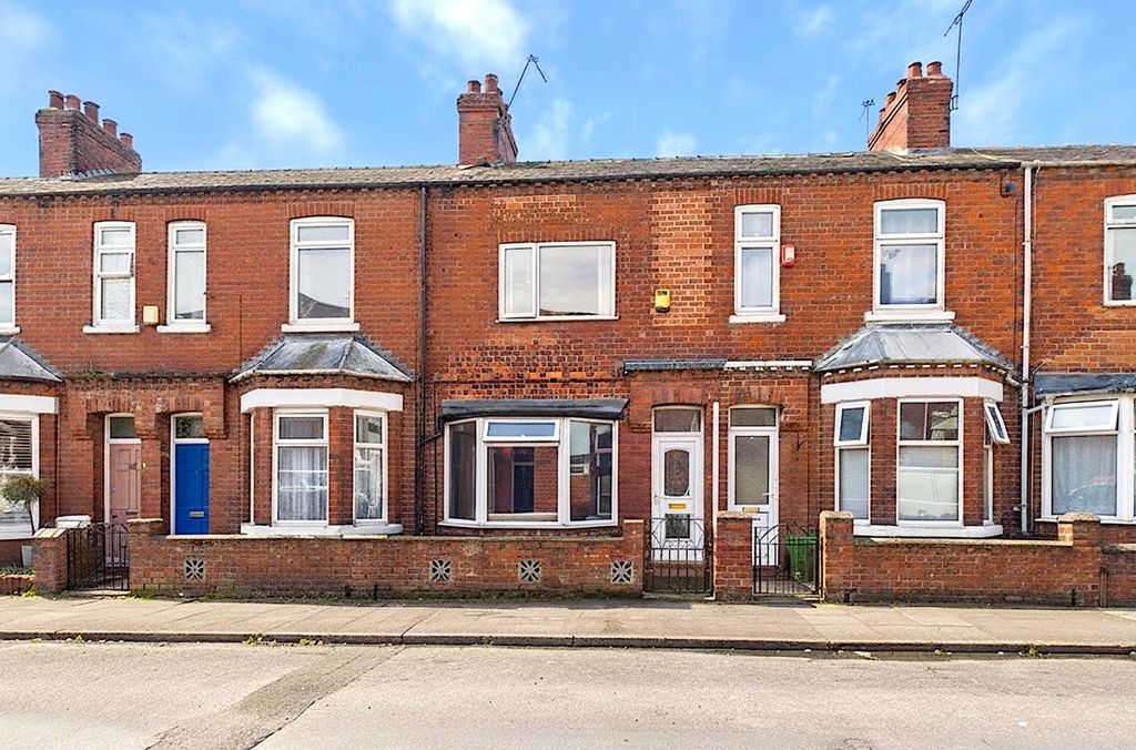 Property photo 3 of 20 35 Cromer - Front