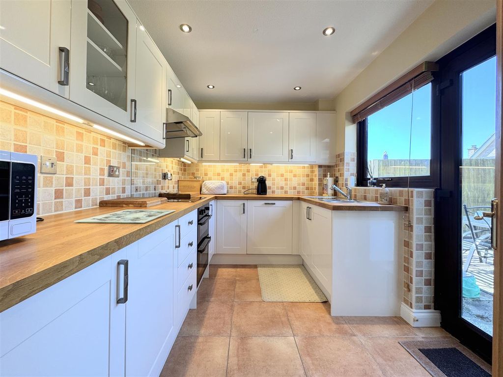 Property photo 2 of 28 Kitchen