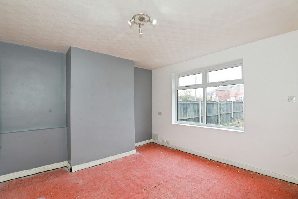 Property photo 2 of 15 Lounge