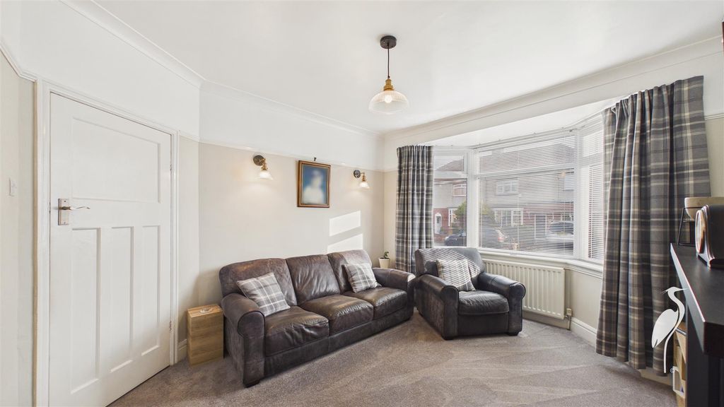 Property photo 3 of 25 Lounge