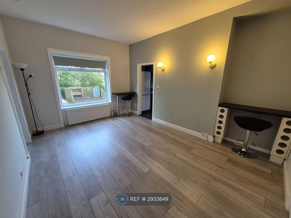 Property photo 1 of 22 Living Room