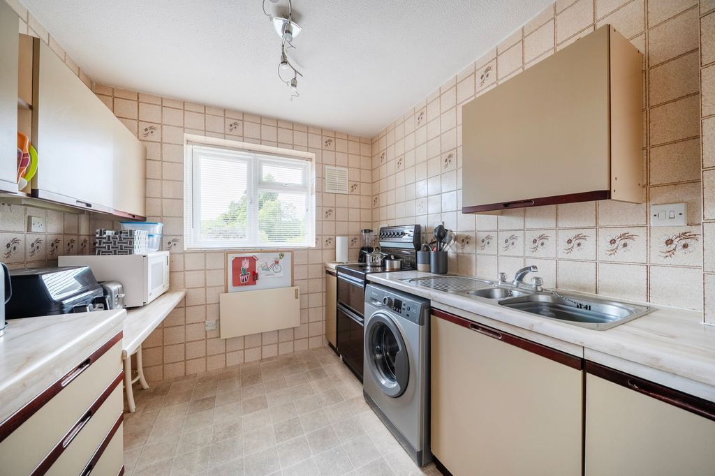 Property photo 2 of 19 Kitchen