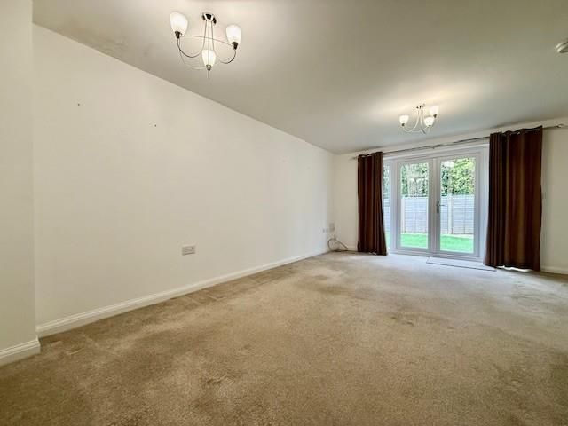 Property photo 3 of 10 Greycing Lounge.Jpg