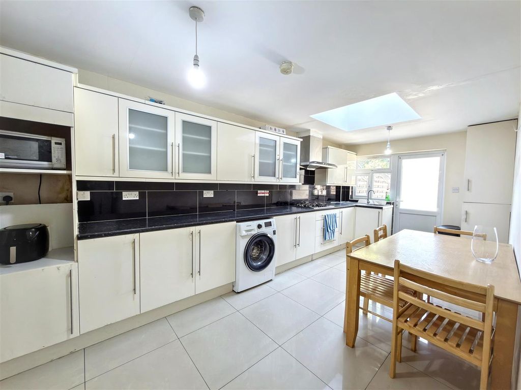 Property photo 2 of 21 Kitchen/ Diner