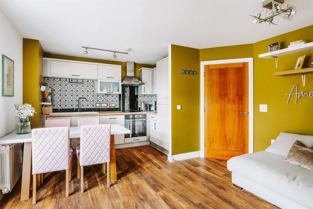 Property photo 2 of 17 B389Cad8-5B92-4B3d-A335-Be46d1Bdac5B.Jpg