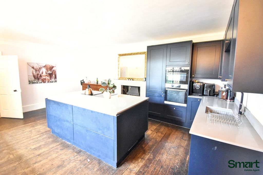 Property photo 3 of 25